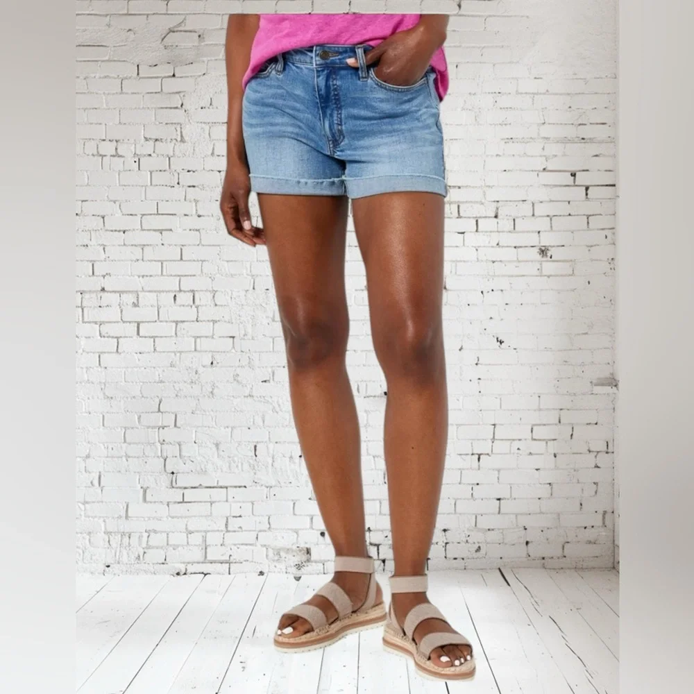 Candace Cameron Bure Denim Cut‑Off Shorts NWT • 22WP • Petite • Indigo Wash